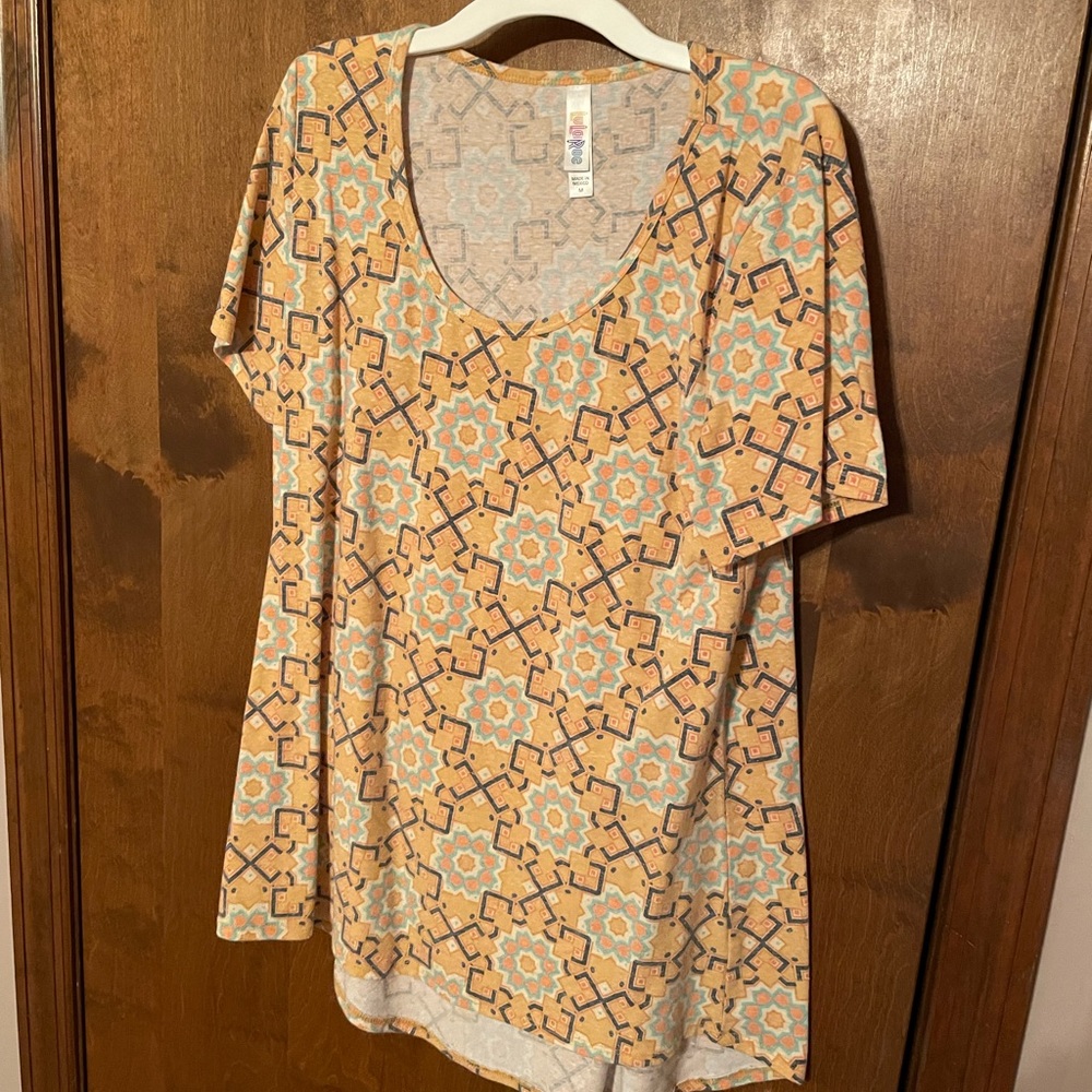 Lularoe Classic T, size medium